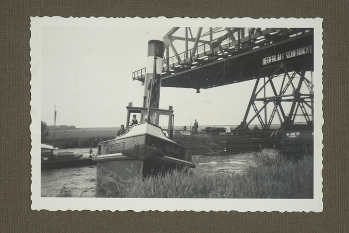 2001.1755; Omslag met vele foto's en knipsels van meest bergingsactiviteiten door Reederij v/h Gebroeders Goedkoop te Amsterdam in de periode 1929 / 1949; omslag