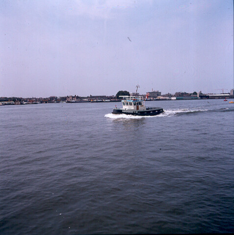 S.9100(7048); Dia van het patrouillevaartuig 'Havendienst 5' varend; diapositief