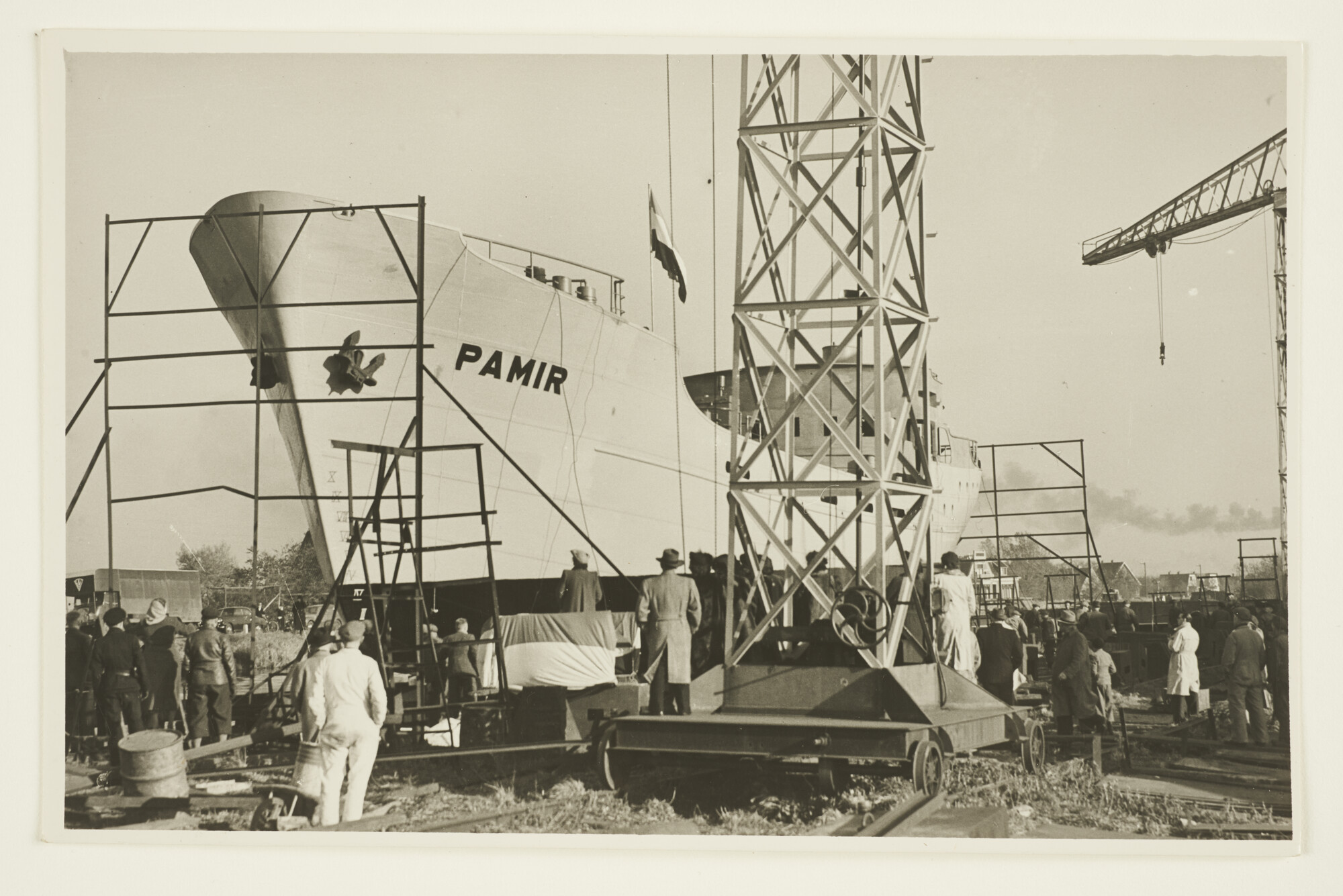 2001.1744; Foto's van de tewaterlating van de coaster ms. 'Pamir' van H. Oorburg bij J.G. Bröerken te Westerbroek [...]; fotoreportage