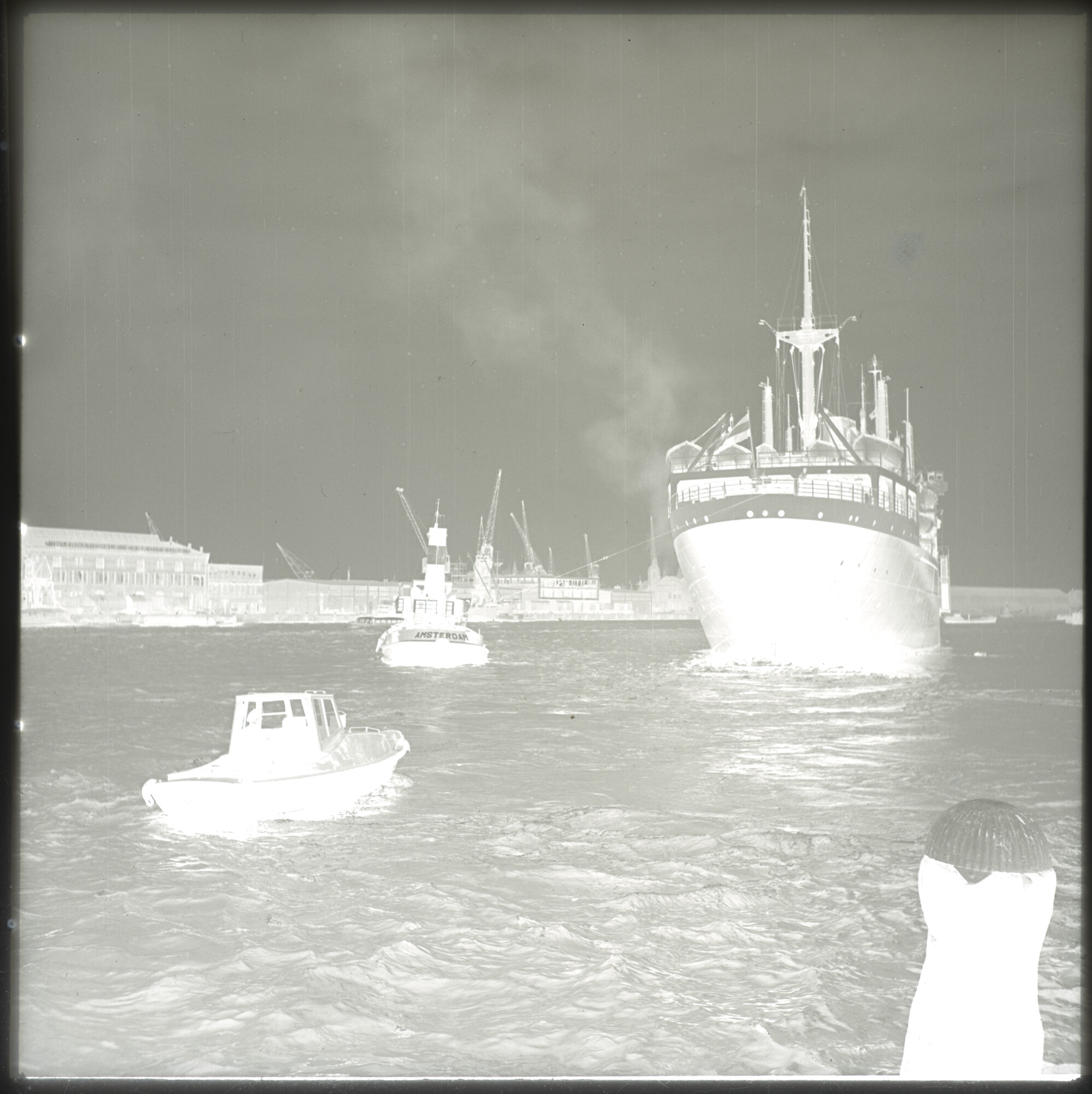 A.5263(01); Negatieven van een reis met het vrachtschip 'Java' van de SMN; negatief