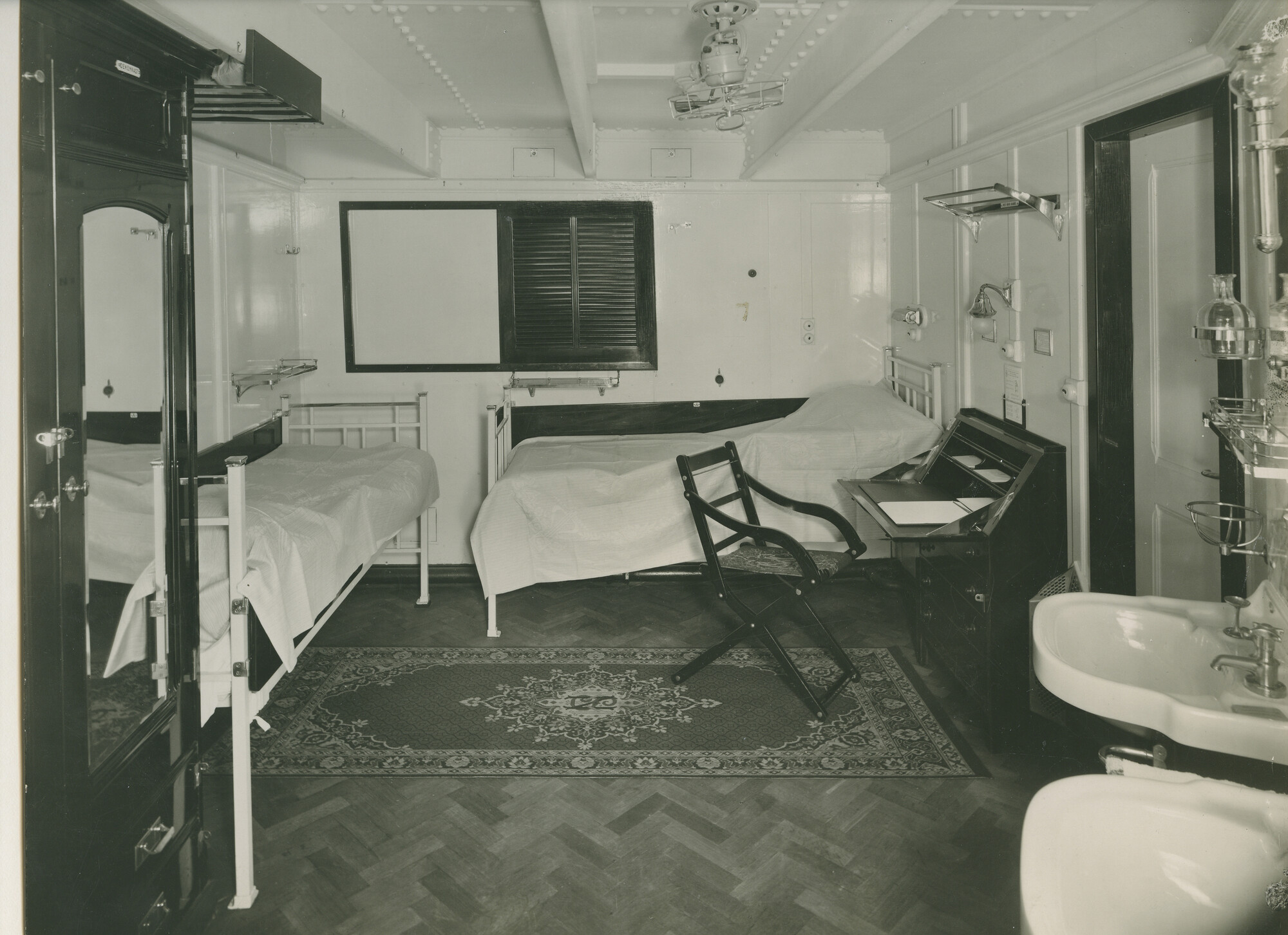 S.5444(0769)1; Interieurfoto van het mailschip ms. Marnix van Sint Aldegonde; foto