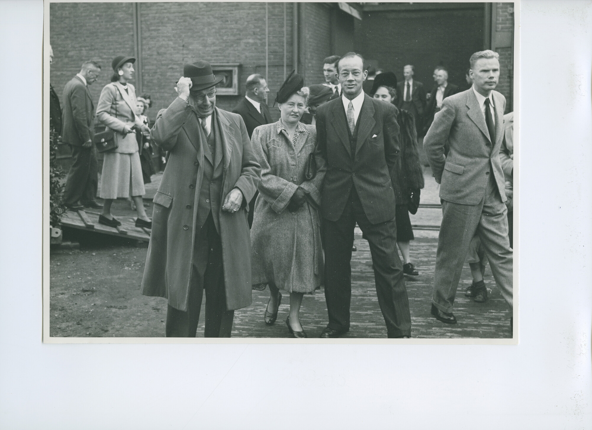 S.5621(01)0096; Foto van sleepkop - slibzuiger  "Pierre Henry Watier"; uitgenodigden stapelloop.; foto