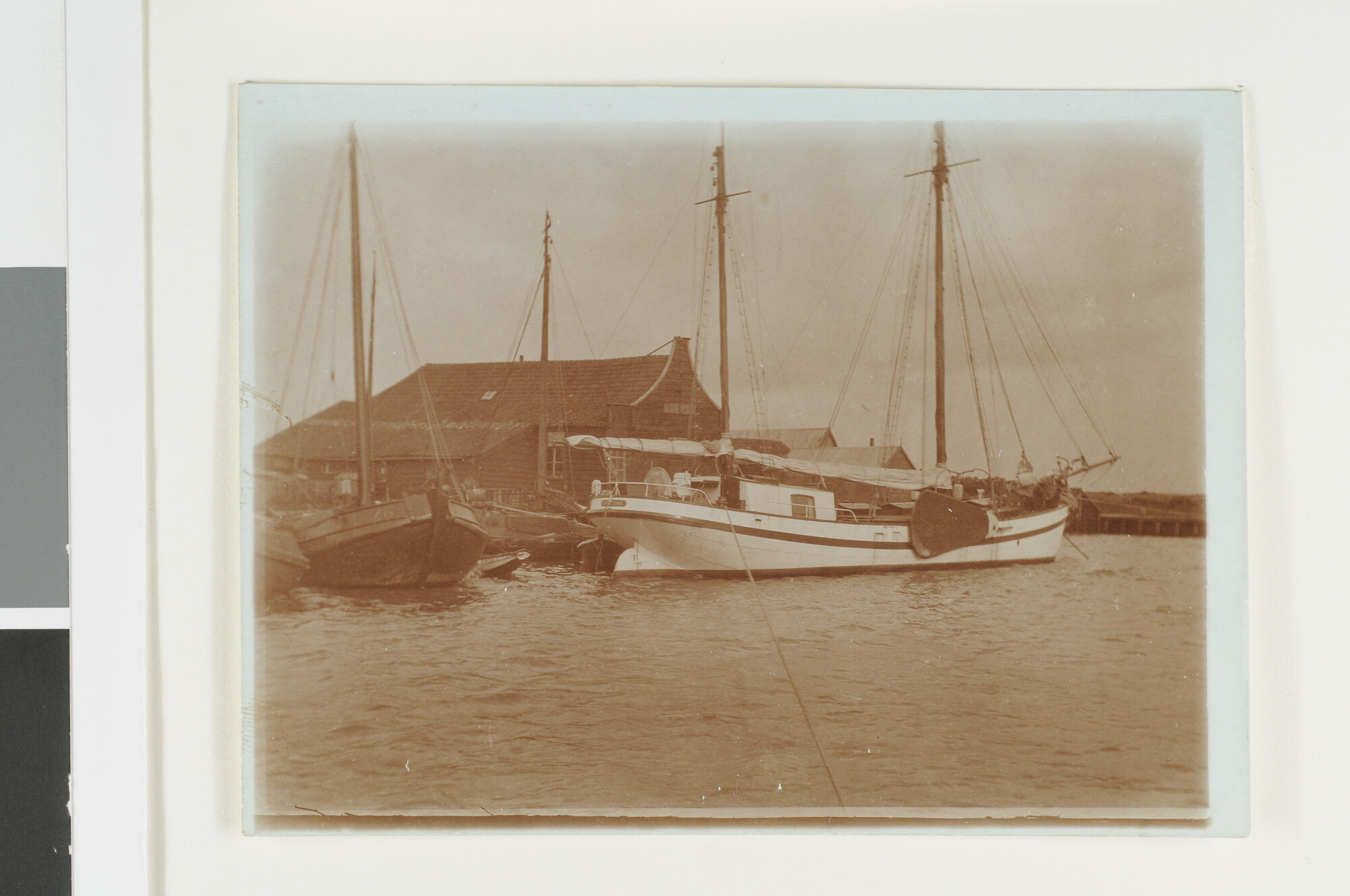 S.5707(05); Twaalf fotos genomen omstreeks 1925 tijdens een zeiltocht op de Zuiderzee en de Wadden [...]; fotoreportage