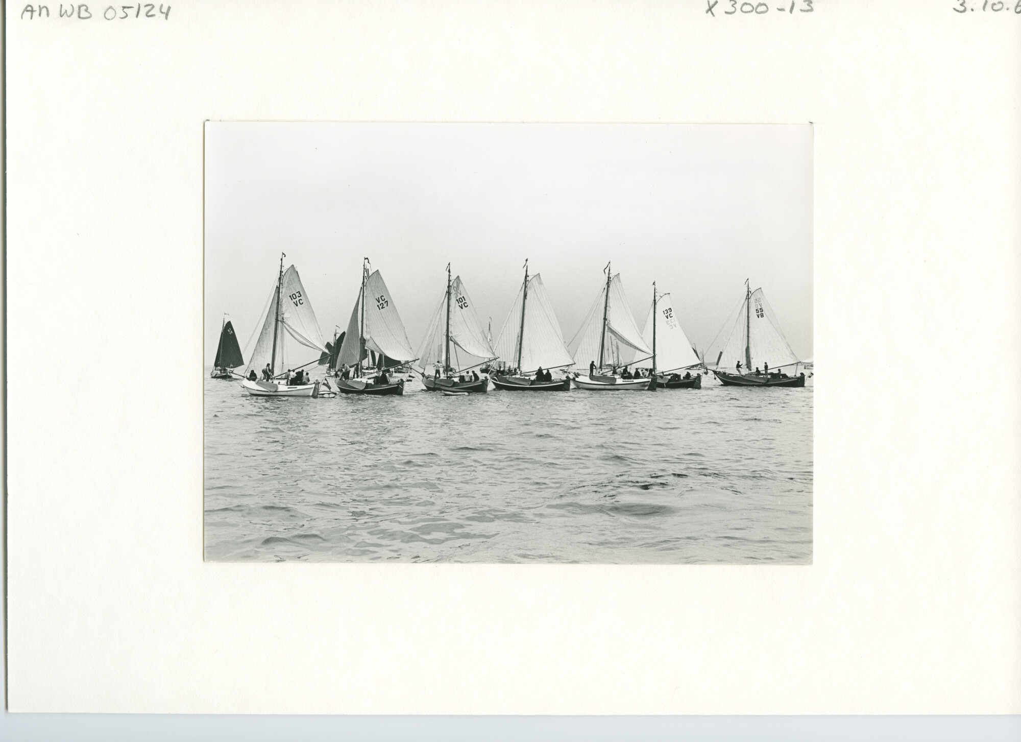 S.6507(01)0823.03; Foto van de reunie van ronde- en platbodemjachten te Willemstad, 1969; foto