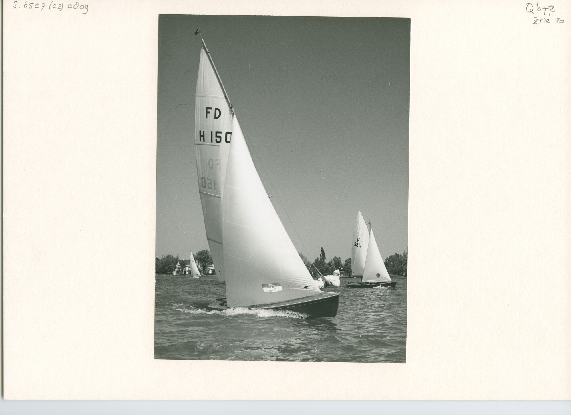 S.6507(02)0809.01; Zwart-wit foto van de Goudse Zeilweek 1963: de FD-klasse op s-Gravenbroek; foto
