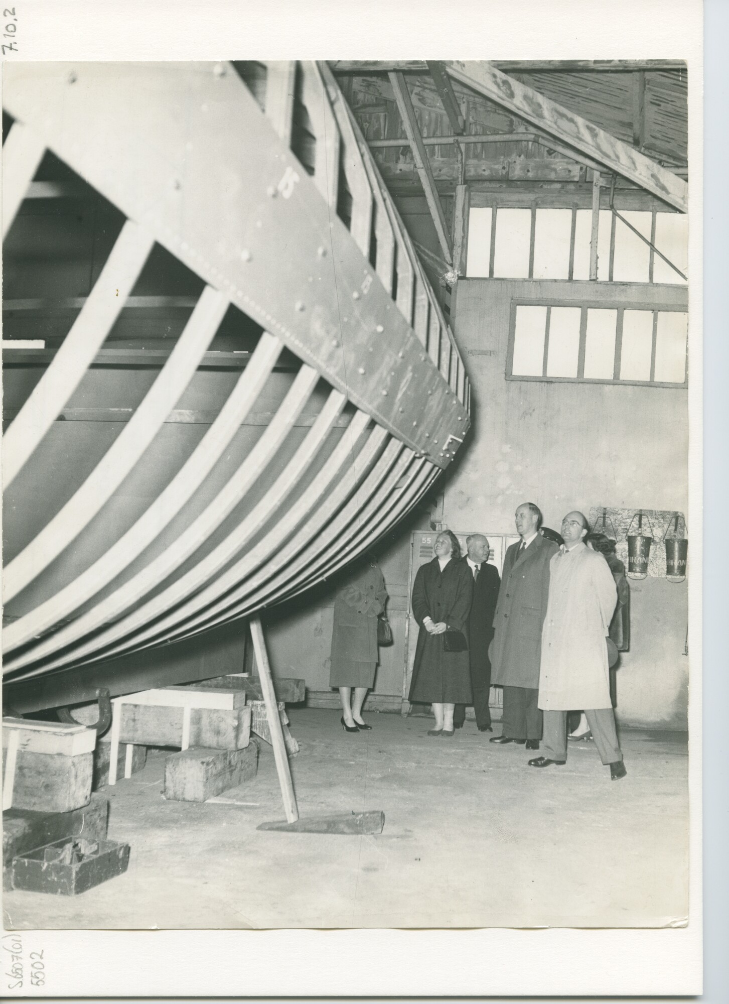 S.6507(01)5502; Foto van Lemsteraak De Groene Draeck in aanbouw bij de Amsterdamsche Scheepswerf G. de Vries Lentsch jr.; foto