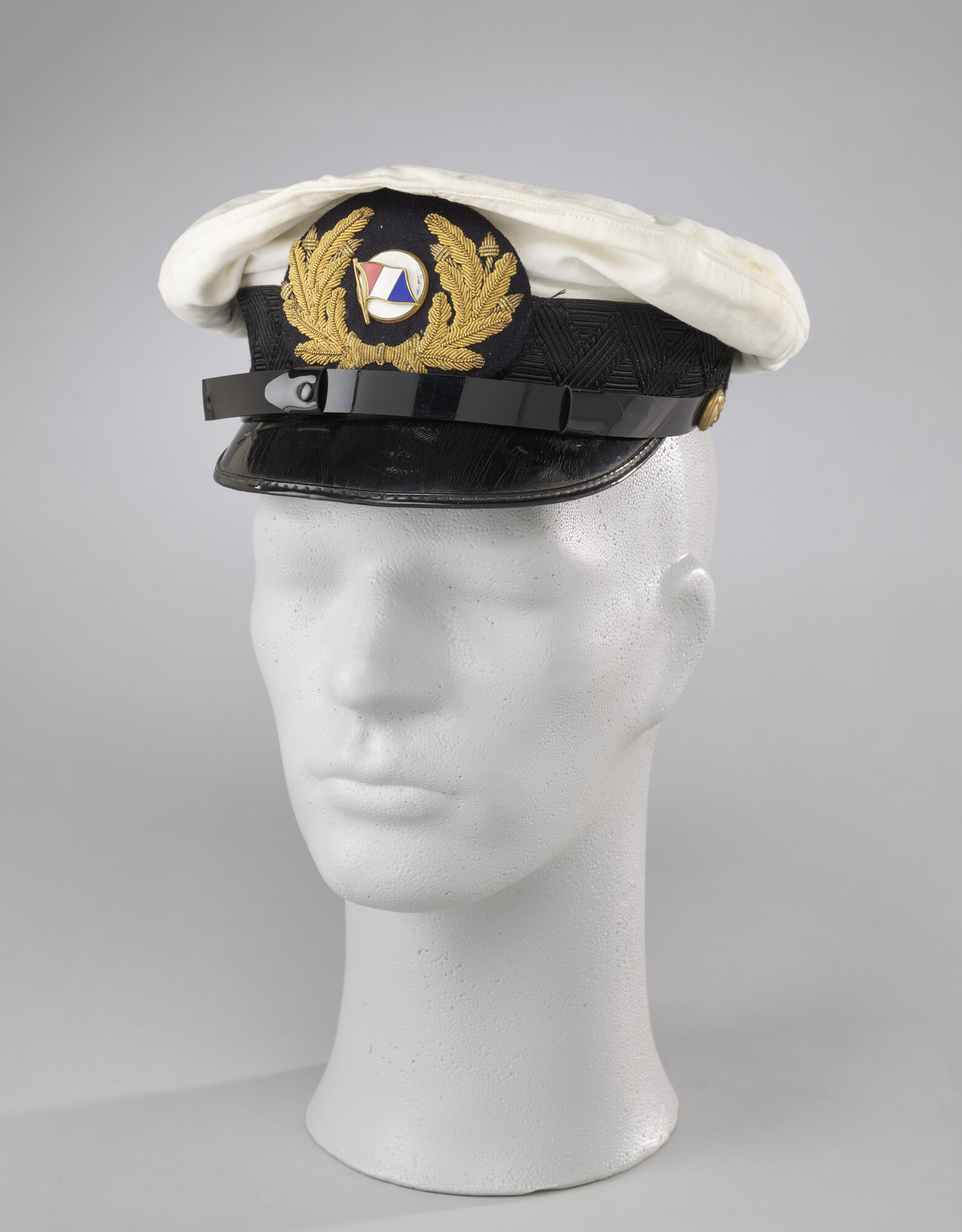 2021.0451; Uniformpet van de Vereenigde Nederlandsche Scheepvaartmaatschappij (VNS); pet