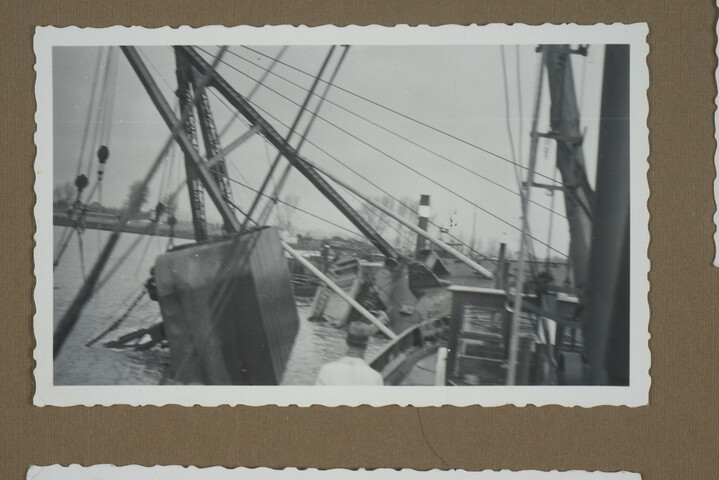 2001.1755; Omslag met vele foto's en knipsels van meest bergingsactiviteiten door Reederij v/h Gebroeders Goedkoop te Amsterdam in de periode 1929 / 1949; omslag