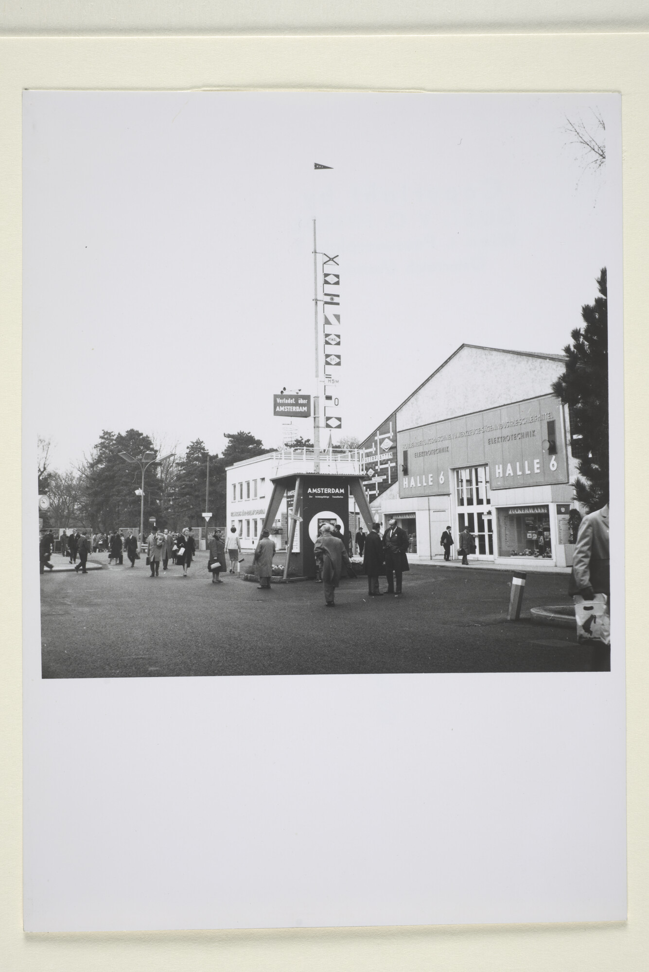 1998.1700; Fotos van de mast van Amsterdamse reders en cargadoors op de Voorjaarbeurs in Wenen [...]; fotoreportage