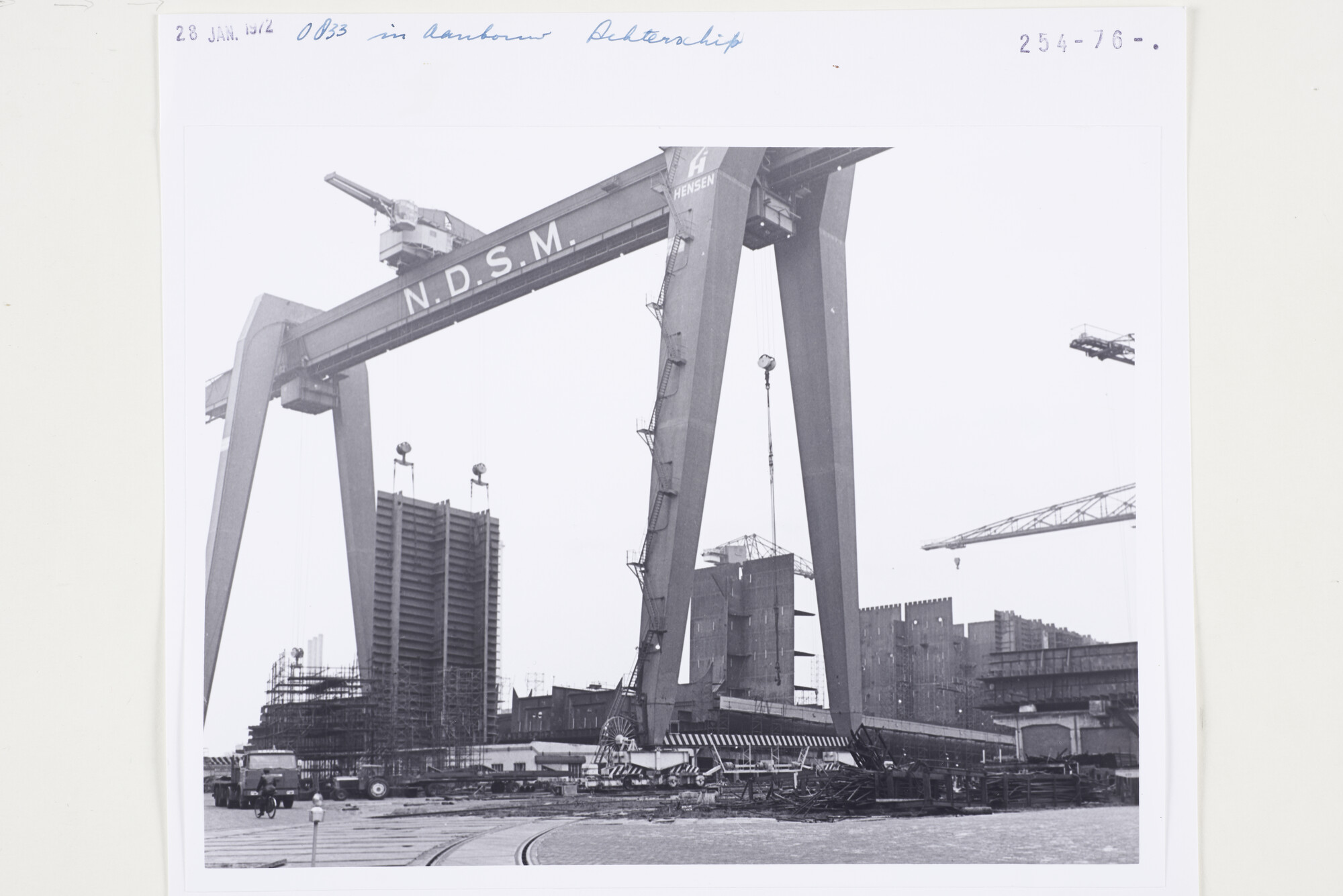 S.5444(5332)04; Foto van de bouw het achterschip van de mammoettanker Texaco Panama op helling II/III van de NDSM; foto
