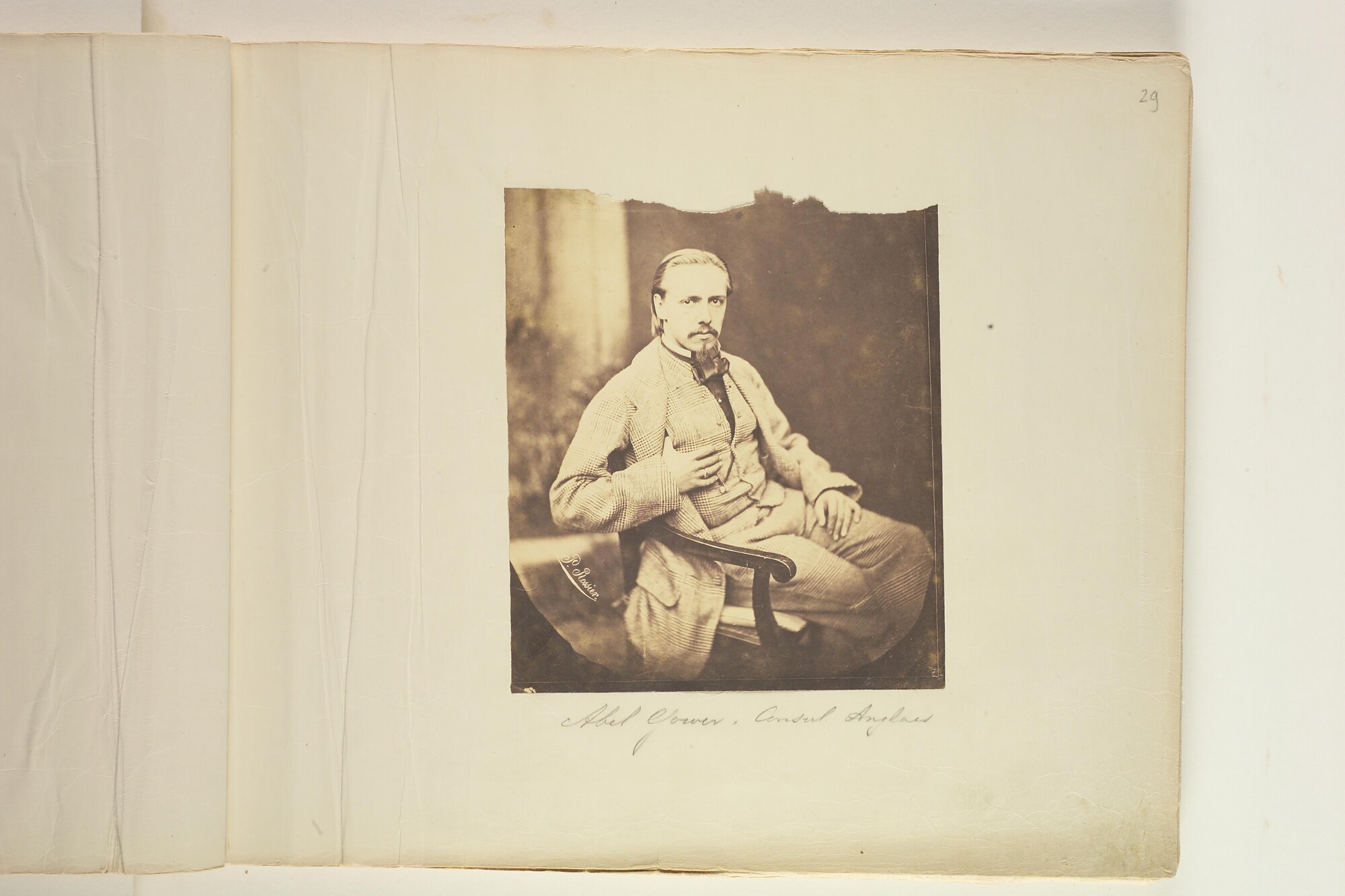 S.3628(02); Album nr. 1 uit een serie van drie van de Nederlandse consul in Japan Dirk de Graeff van Polsbroek; fotoalbum