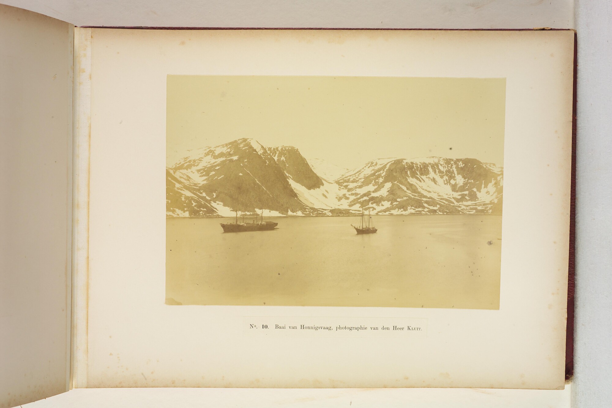 A.0345(06); Album met foto's van de Zesde Noordpoolexpeditie van de Willem Barents in 1883; fotoalbum