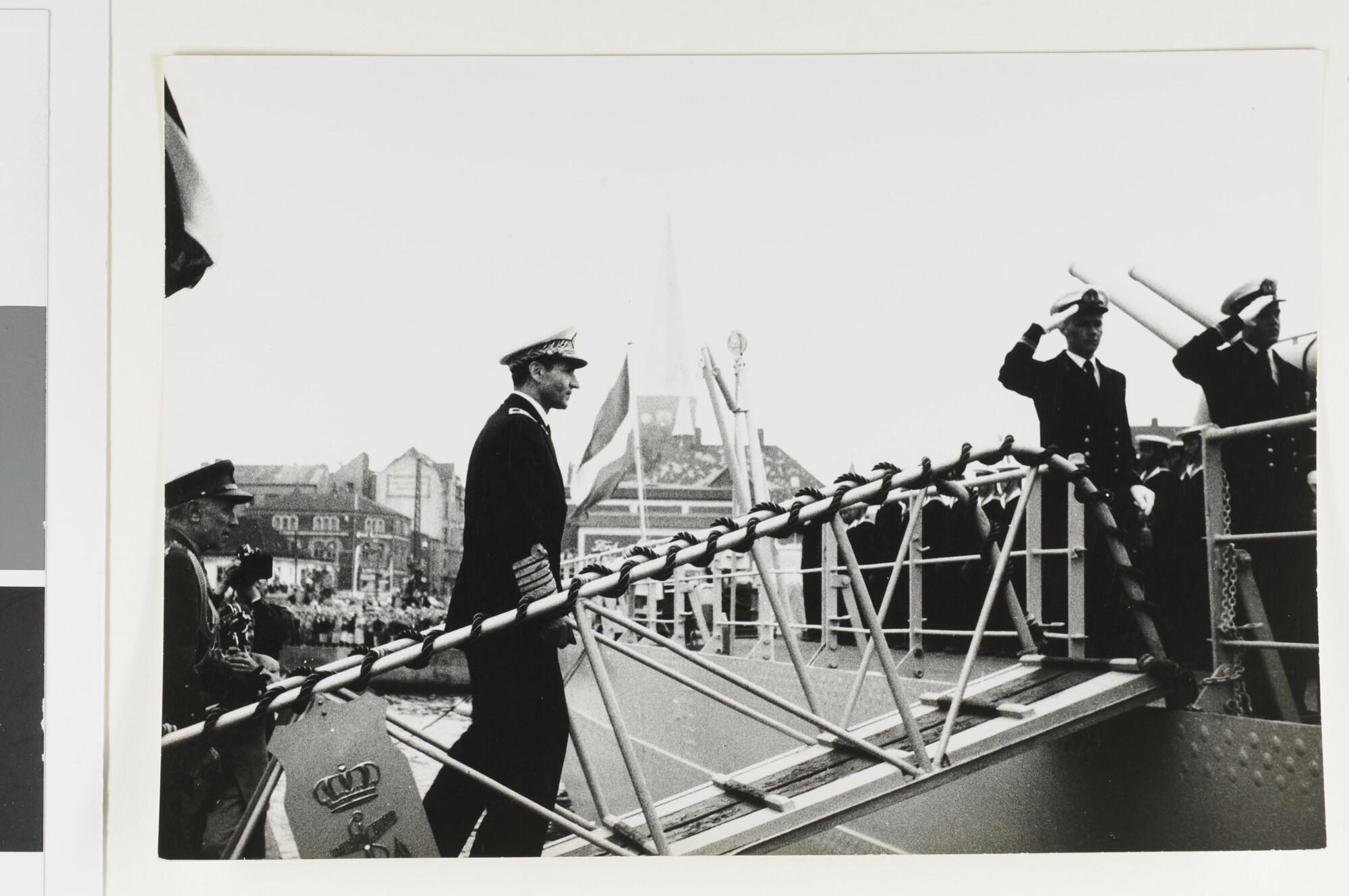 1992.1550; Foto's van ZKM de Sjah van Perzië (Iran) aan boord van Hr.Ms. "De Ruyter" (C 801) voor een staatsiebezoek aan Nederland van Aarhus (Denemarken) naar Amsterdam; fotoreportage