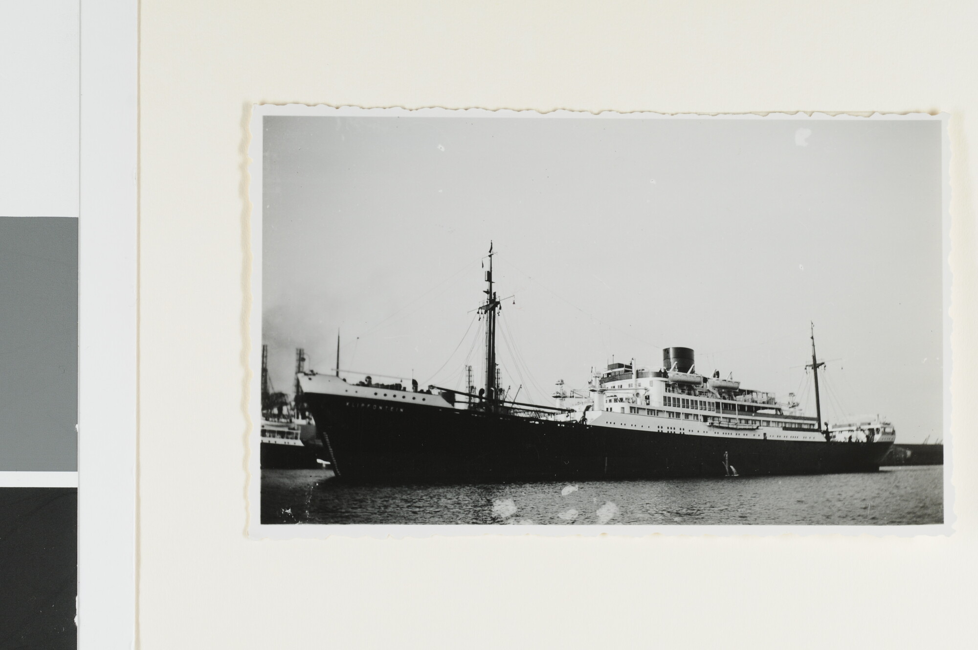 S.4380(04)480; Het vracht-passagiersschip ms. 'Klipfontein' van de VNS; foto