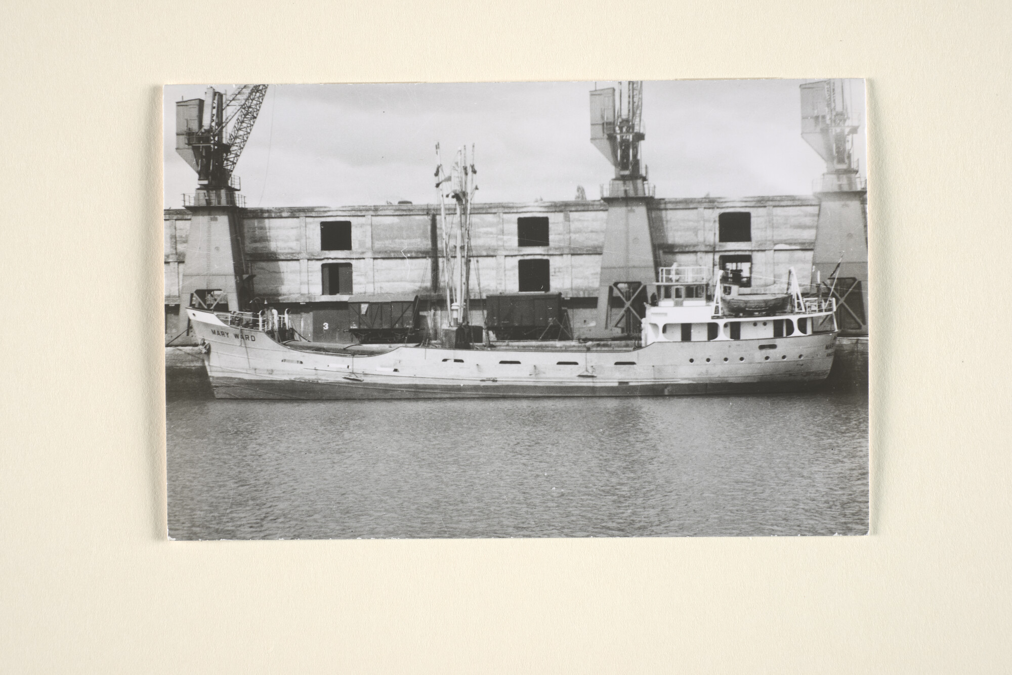 1996.2303; De coaster ms. Mary Ward van Fa. Van Leeuwen-Boomkamp uit Amsterdam [...]; foto