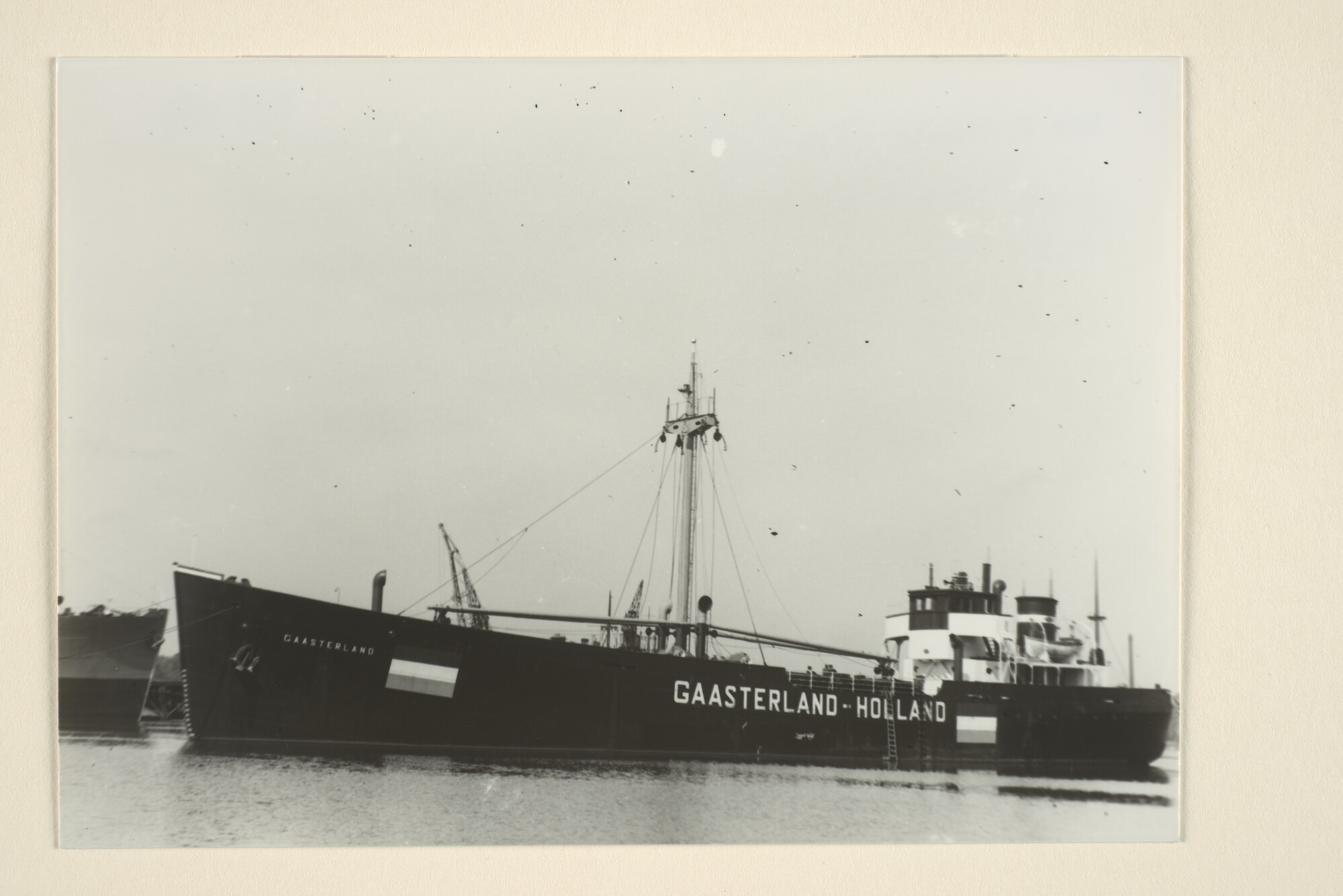 1996.0884; Het vrachtschip ss. Gaasterland van de Scheepvaart & Steenkolen Maatschappij op zee [...]; foto