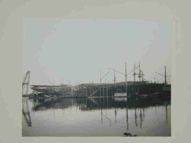 S.4348(01); Herinneringsalbum met bouw- en interieurfoto's aangeboden aan mej. E.D.W. Jonckheer ter gelegenheid van de tewaterlating van het passagiersschip ss. Vondel; fotoalbum