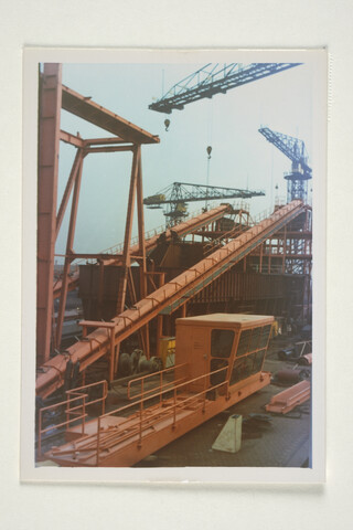 S.5219(12)0440; De grijperbaggermolen 'Merwede 28', in aanbouw op de ASM; fotoreportage