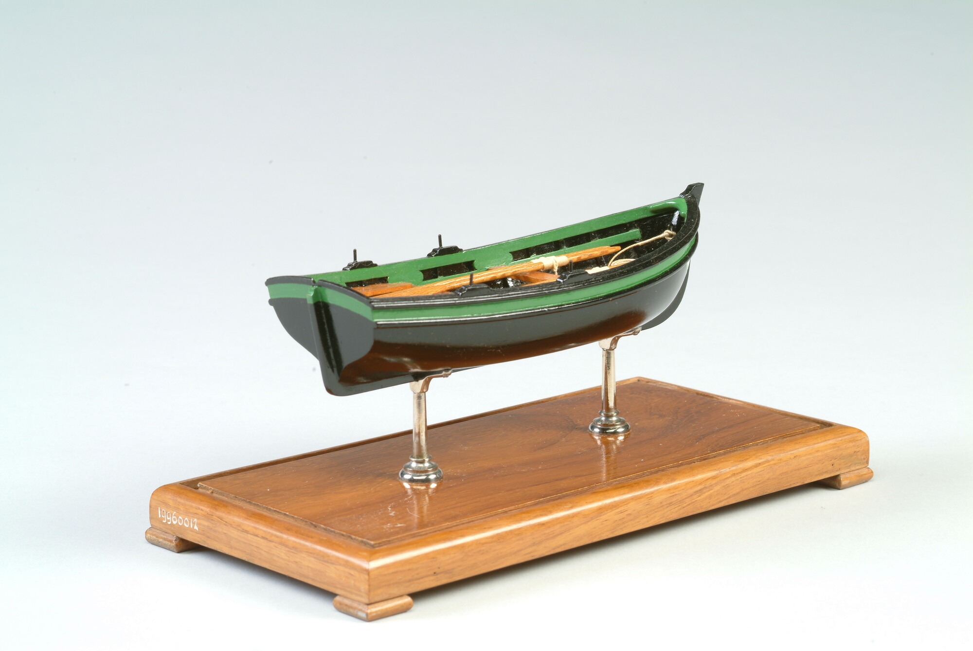 1996.0012; Model van een Frans vissersscheepje; scheepsmodel