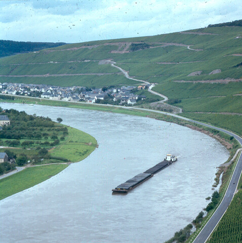 S.9100(3643); Dia van de rivier de Moezel; diapositief