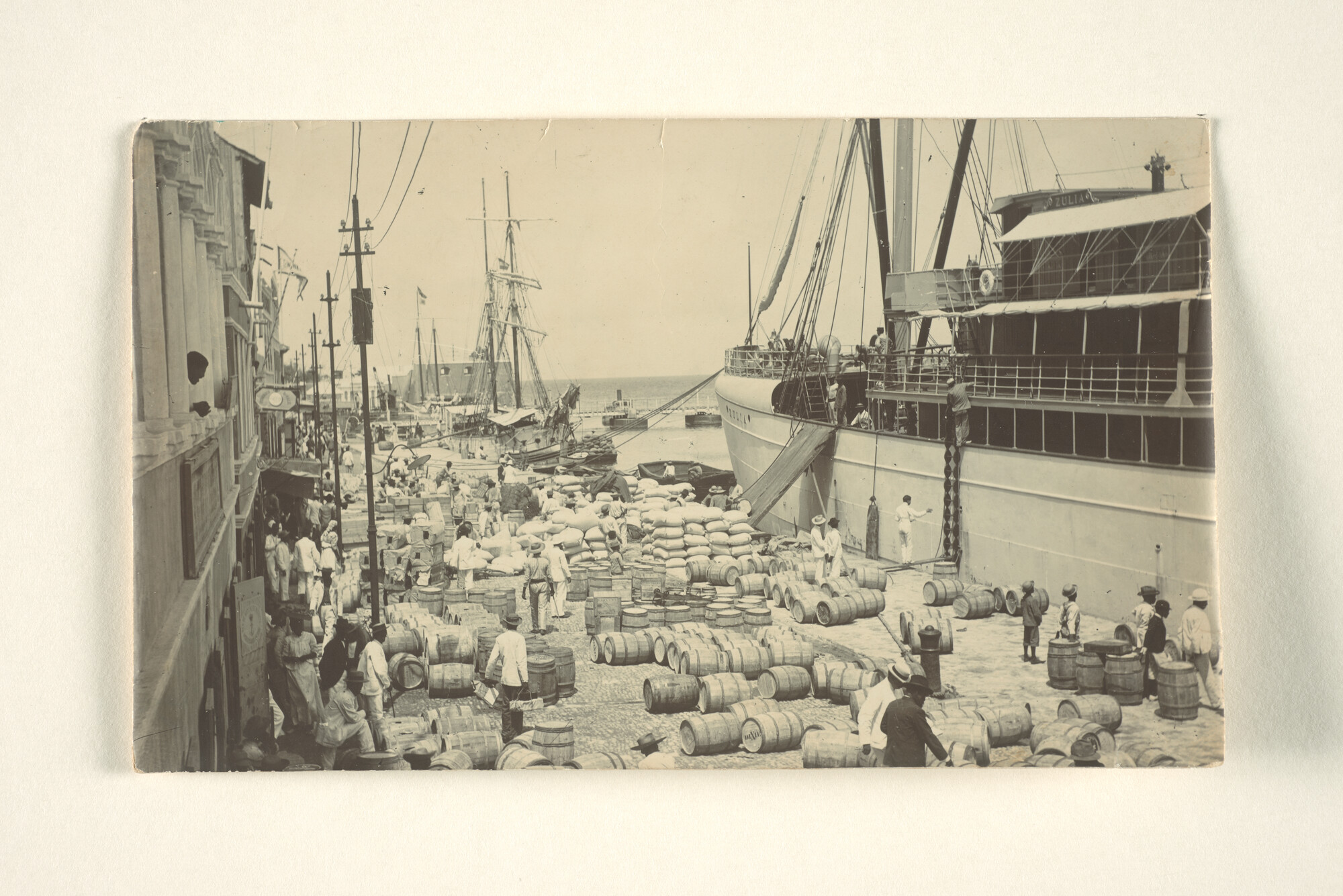 1997.1205; De Handelskade in Willemstad op Curaçao rond 1900; foto