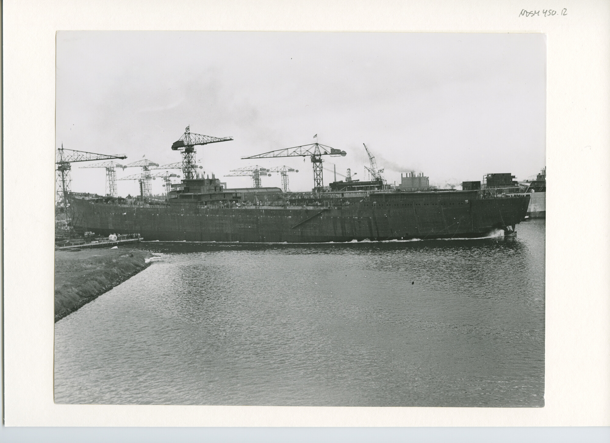 S.5444(2333)5; Foto van de tewaterlating van de tanker ts. Sylvan Arrow; foto