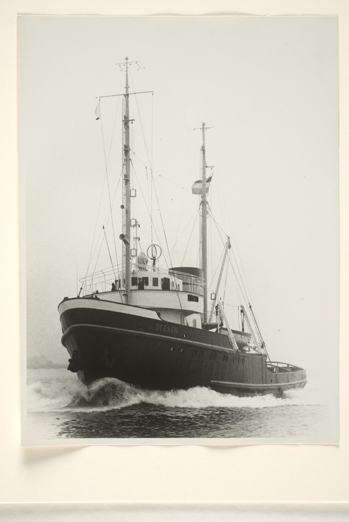 1996.3706; De zeesleepboot Oceaan van L. Smit & Cos Internationale Sleepdienst gezien [...]; foto