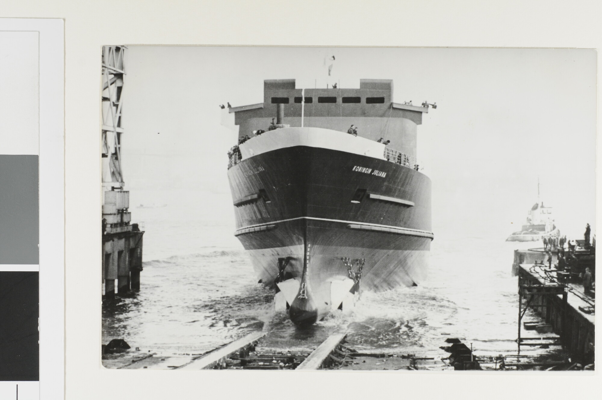 1993.1029; De tewaterlating van de veerboot 'Koningin Juliana' bij de werf van Cammell Laird & Co; foto