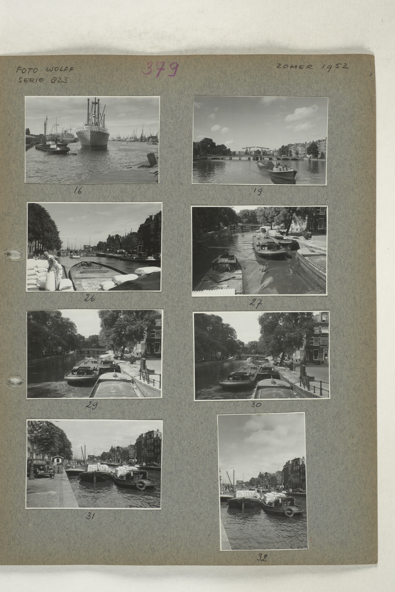 1998.2182; Omslag (voorheen ordner) met een grote hoeveelheid proef foto's van de haven en de stad van Amsterdam; omslag