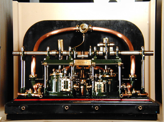 S.1329(02); Model van een scheepsmachine met oscillerende cilinders; technisch model