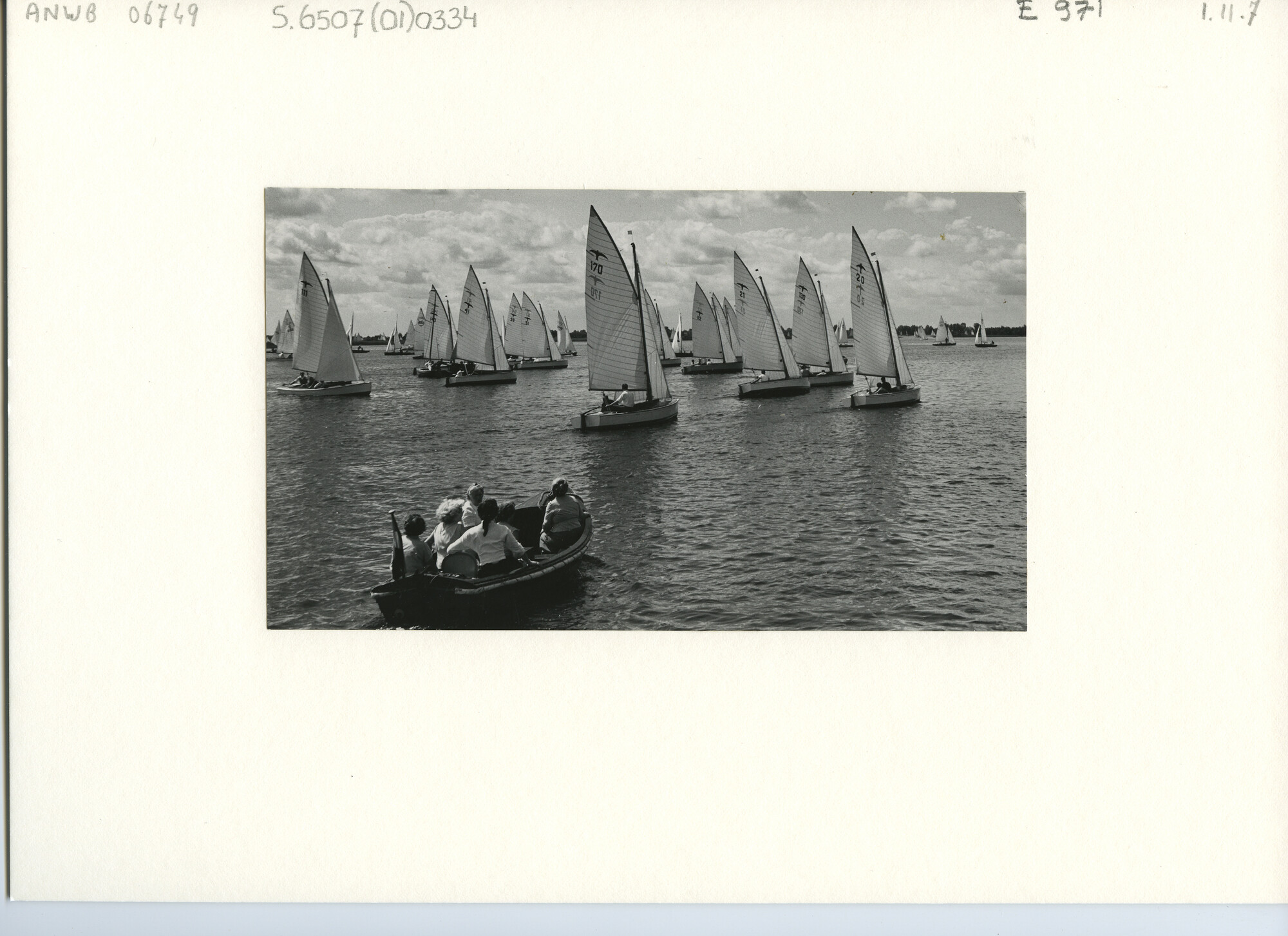 S.6507(01)0334; Hollandweek I: start van de Valkenklasse op de Loosdrechtse Plassen; foto
