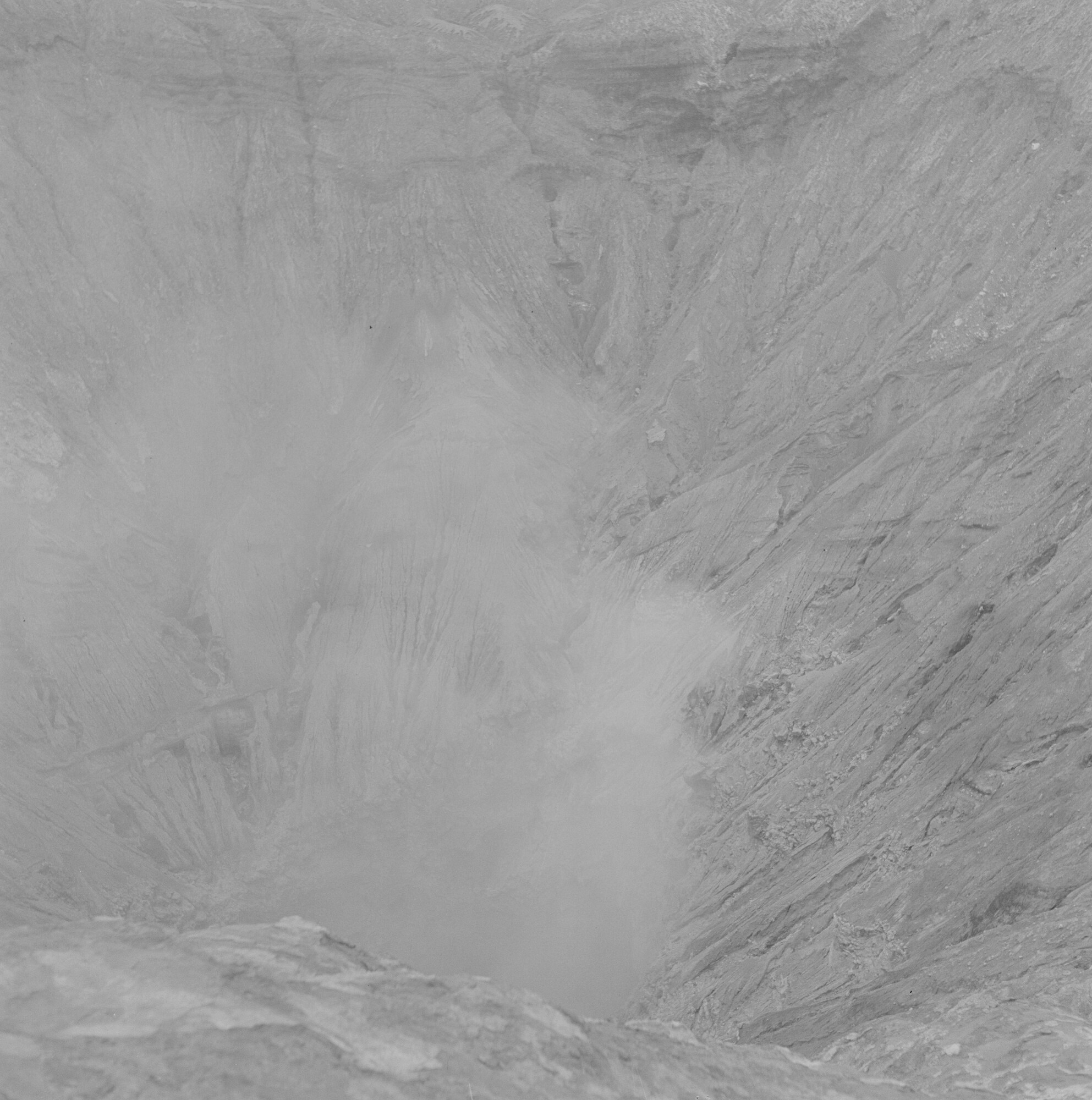 2015.3055; Negatief van de krater van de Bromo; negatief