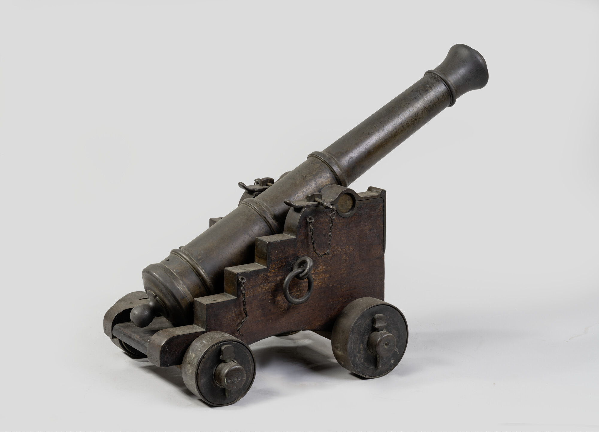 A.1795(02); Bronzen scheepskanon op rolpaard; kanon