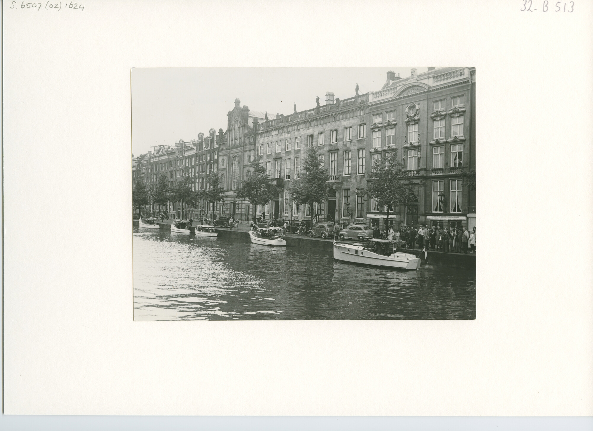 S.6507(02)1624.01; Zwart-wit foto van een motorboot-rally door de grachten van Amsterdam; foto