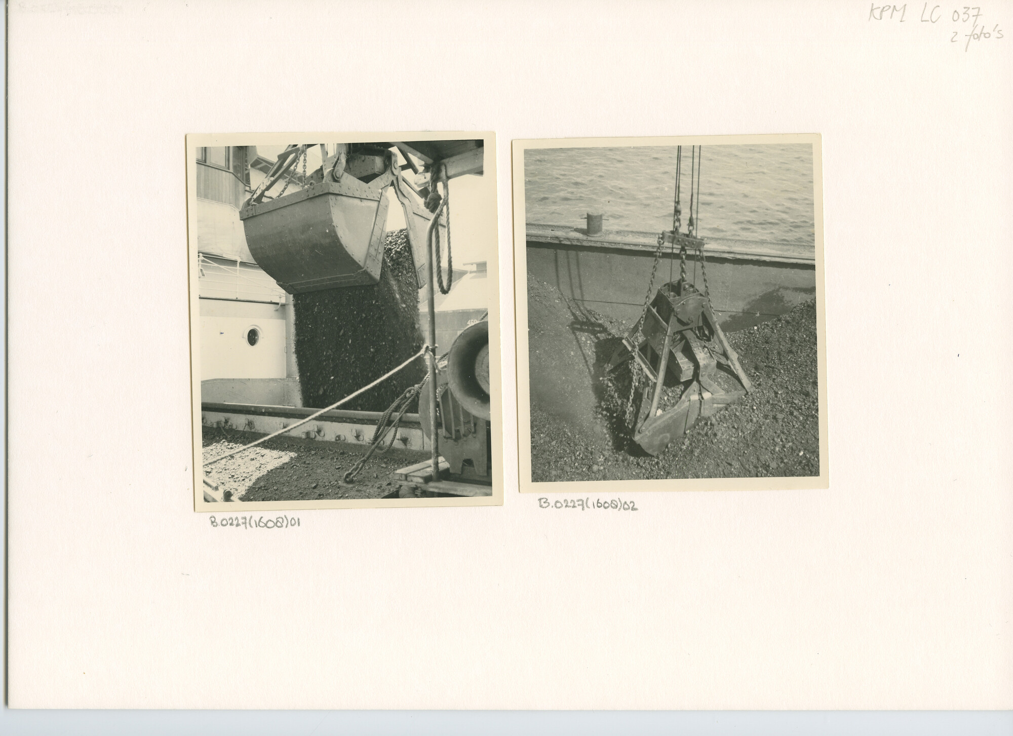 B.0227(1608)02; Foto van het bunkeren van steenkool; foto