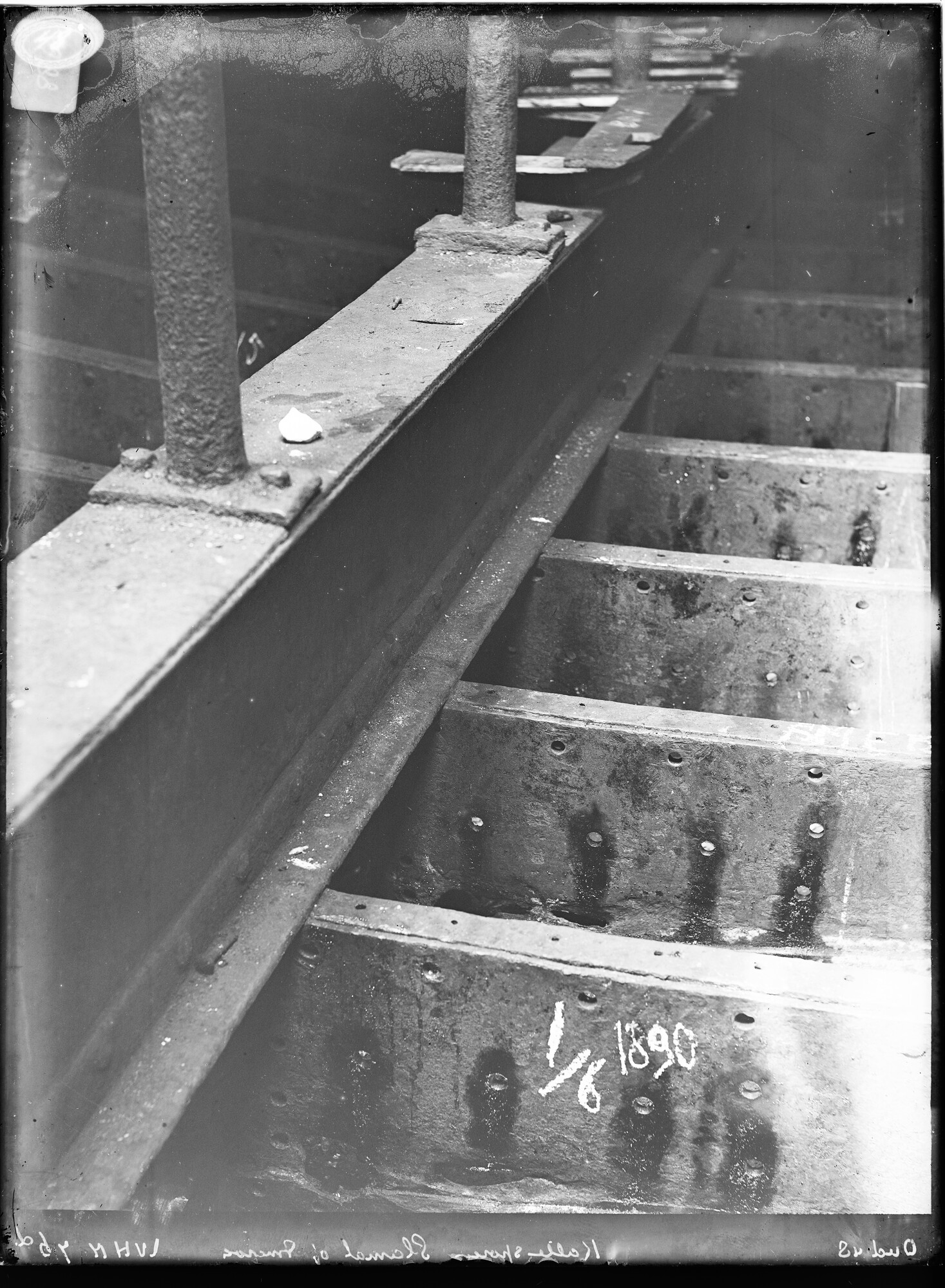 S.1156(06)151-5; Detailfoto van kattesporen voor het 3-mast barkschip Slamat en Smeroe, in aanbouw op de werf De Nachtegaal; negatief