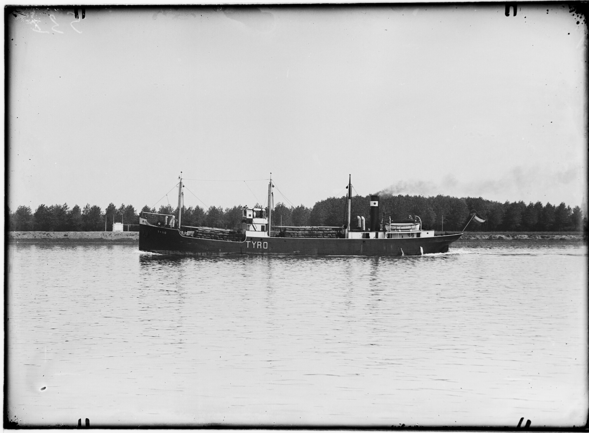 2018.1765; Glasnegatief van het vrachtschip Tyro (Nederlands, 1917); glasnegatief