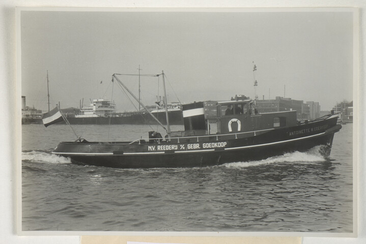 2001.1755; Omslag met vele foto's en knipsels van meest bergingsactiviteiten door Reederij v/h Gebroeders Goedkoop te Amsterdam in de periode 1929 / 1949; omslag