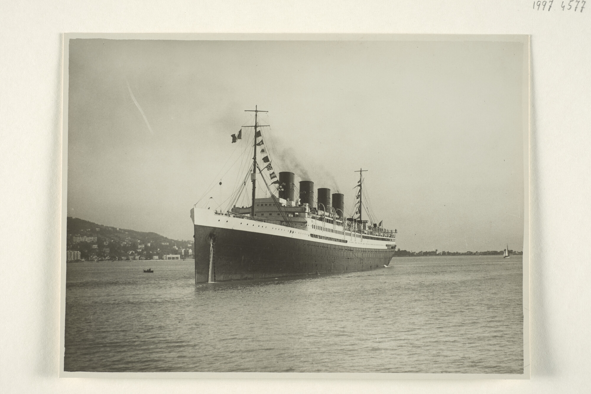 1997.4577; Het Franse passagiersschip ss. 'France' van de Compagnie Générale Transatlantique uit St; foto