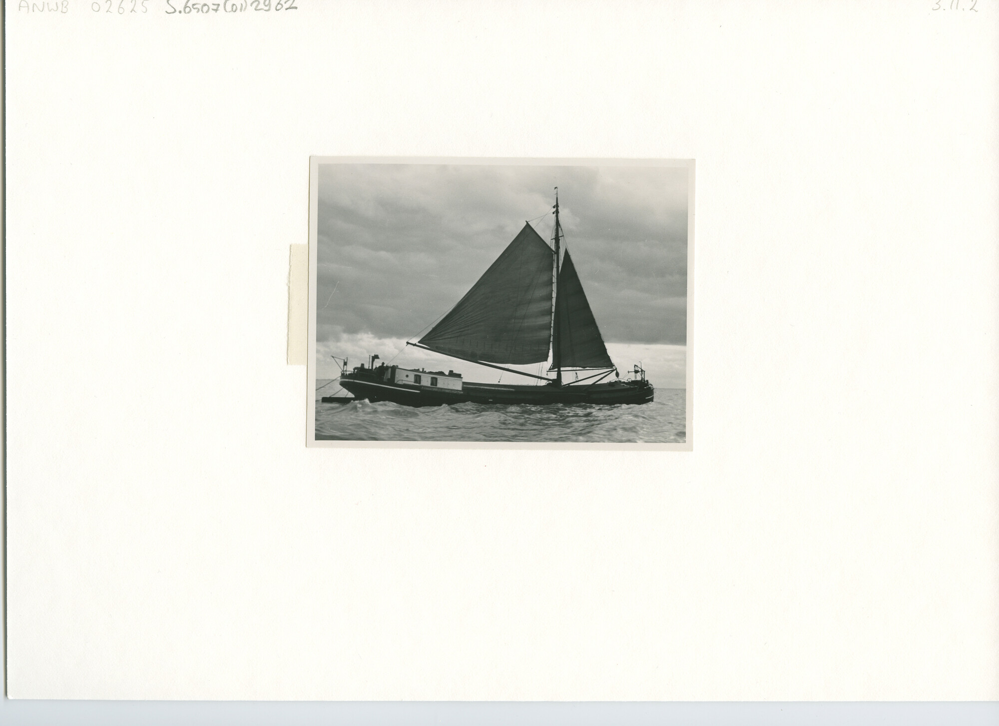 S.6507(01)2962; Klippervrachtschip Unitus-Viribus zeilend met halve wind op de Zuiderzee; foto