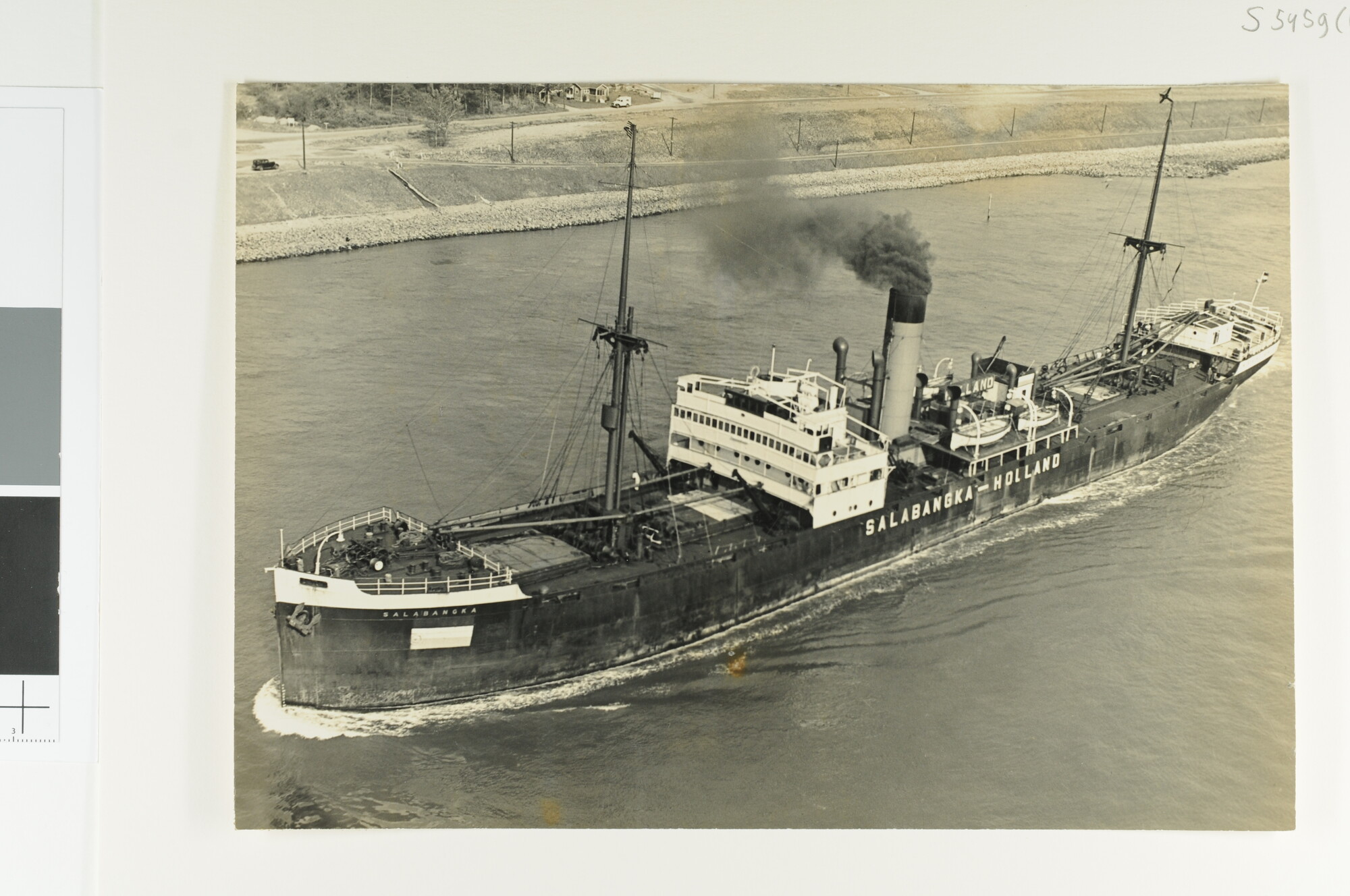 S.5459(13)14; Het vrachtschip ss. 'Salabanka' van de SMN; foto