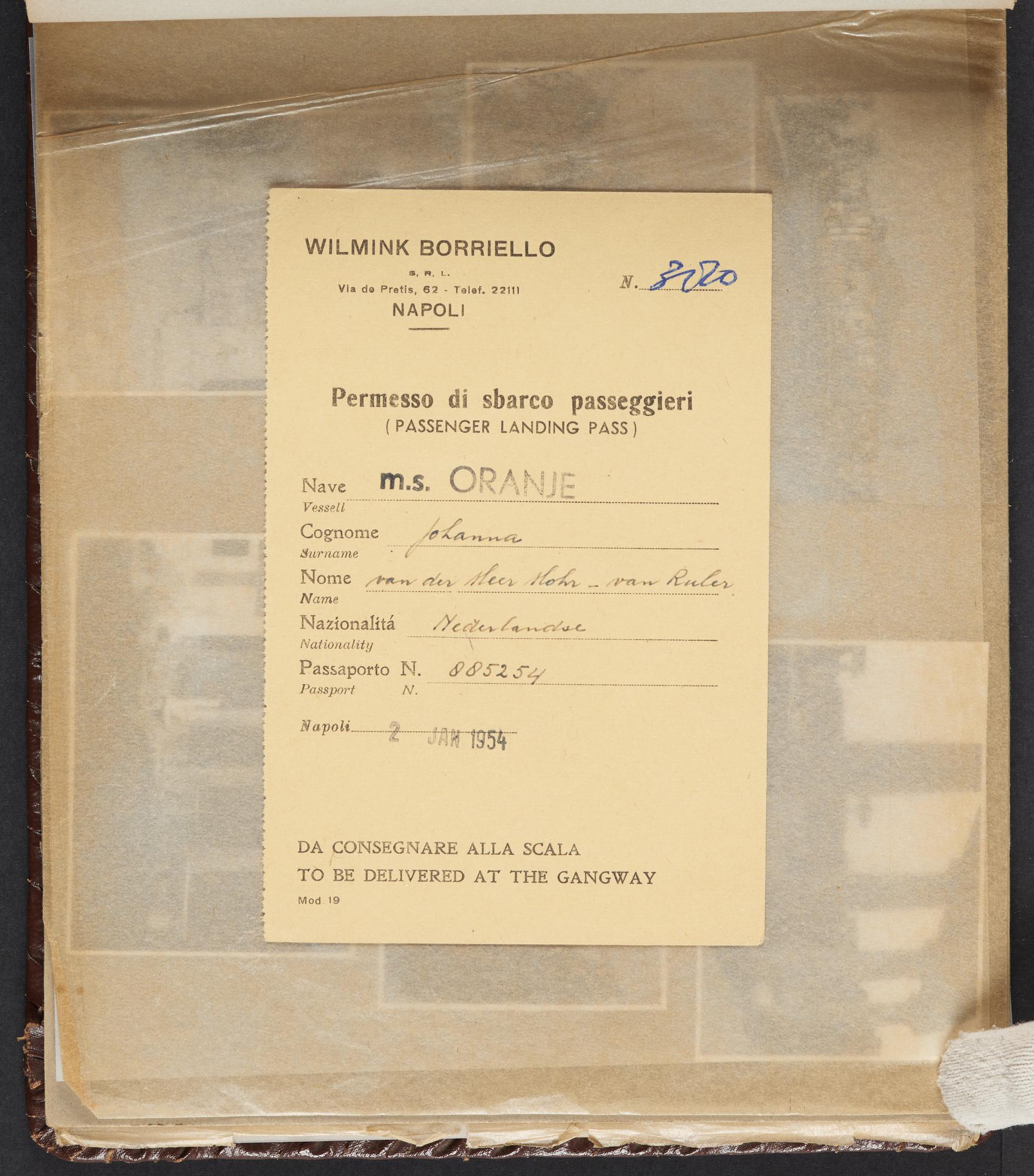 2019.0671; Fotoalbum van het echtpaar Jan van der Meer Mohr en Johanna van der Meer Mohr-van Ruler van hun reis op ms. Oranje van Tandjong Priok naar Amsterdam tussen 18 december 1953 en 7 januari 1954; fotoalbum