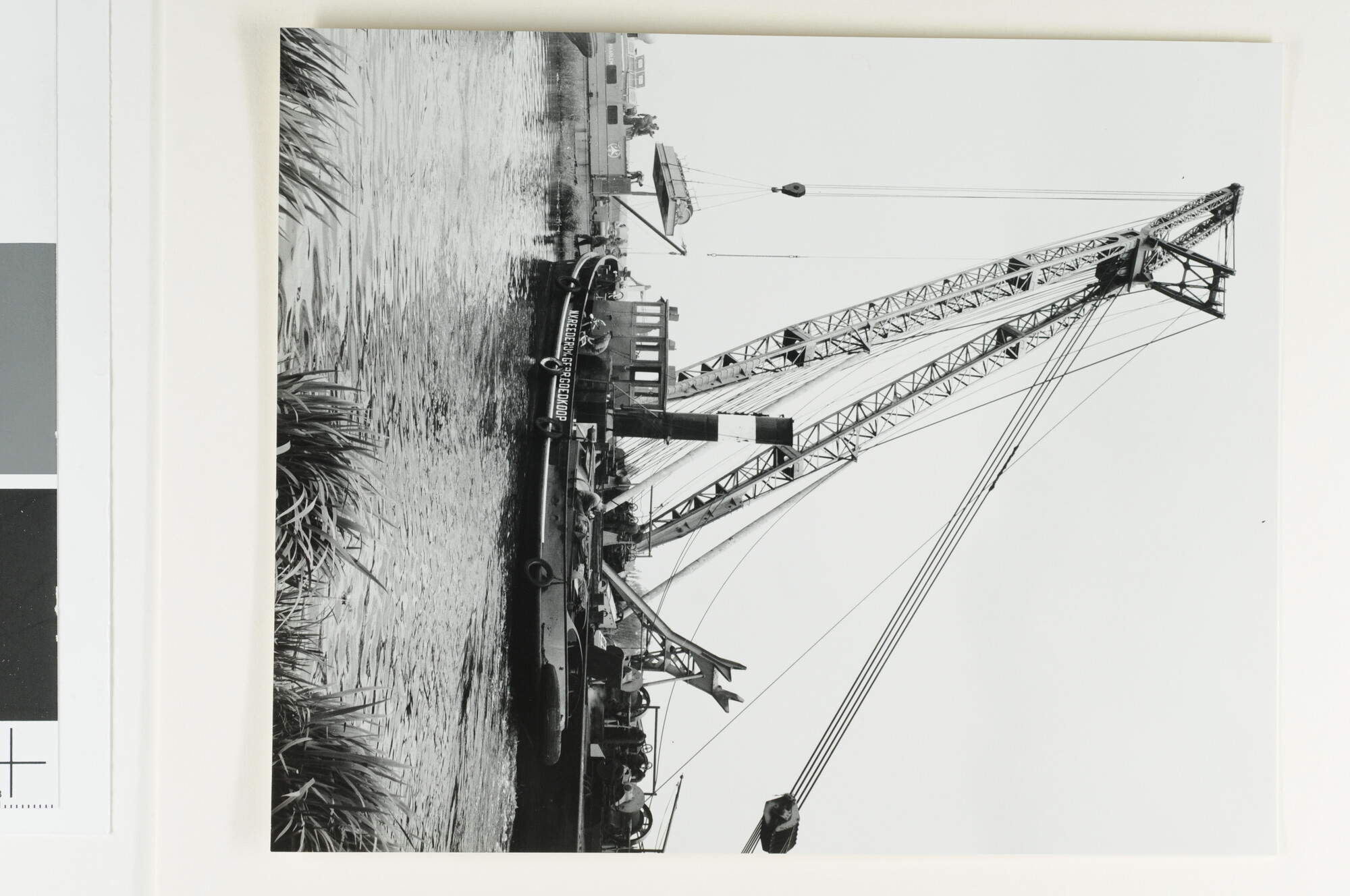 S.6408(1033); Foto's van de havensleepboot 'Dieuwertje Goedkoop'; fotoreportage