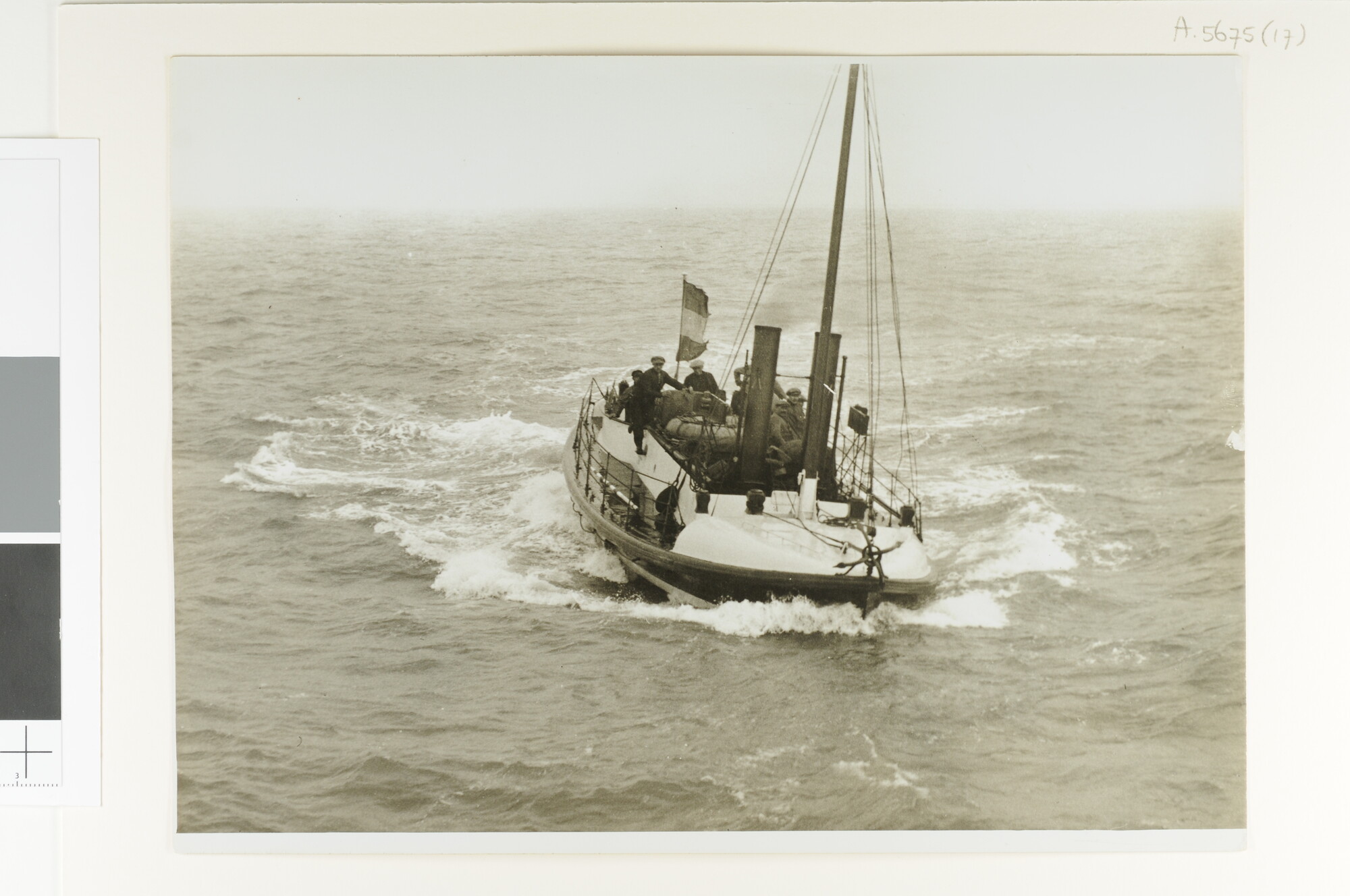 A.5675(17); De stoomreddingboot 'President van Heel' van het station Hoek van Holland van de ZHRMS; foto