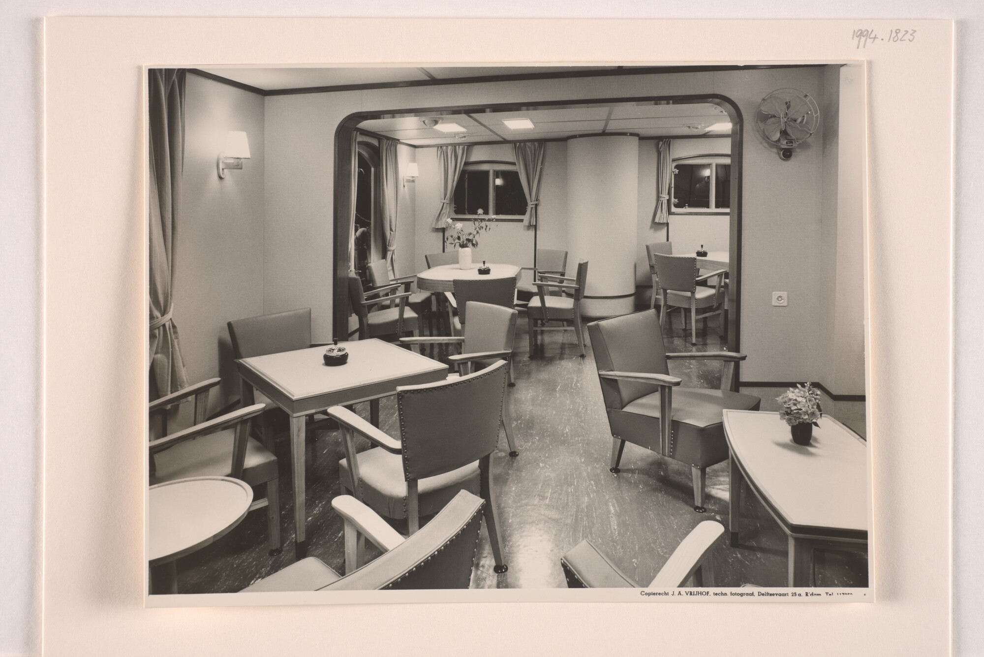 1994.1823; Interieurfoto's genomen aan boord van ms. 'Van Cloon' van de KPM; fotoreportage