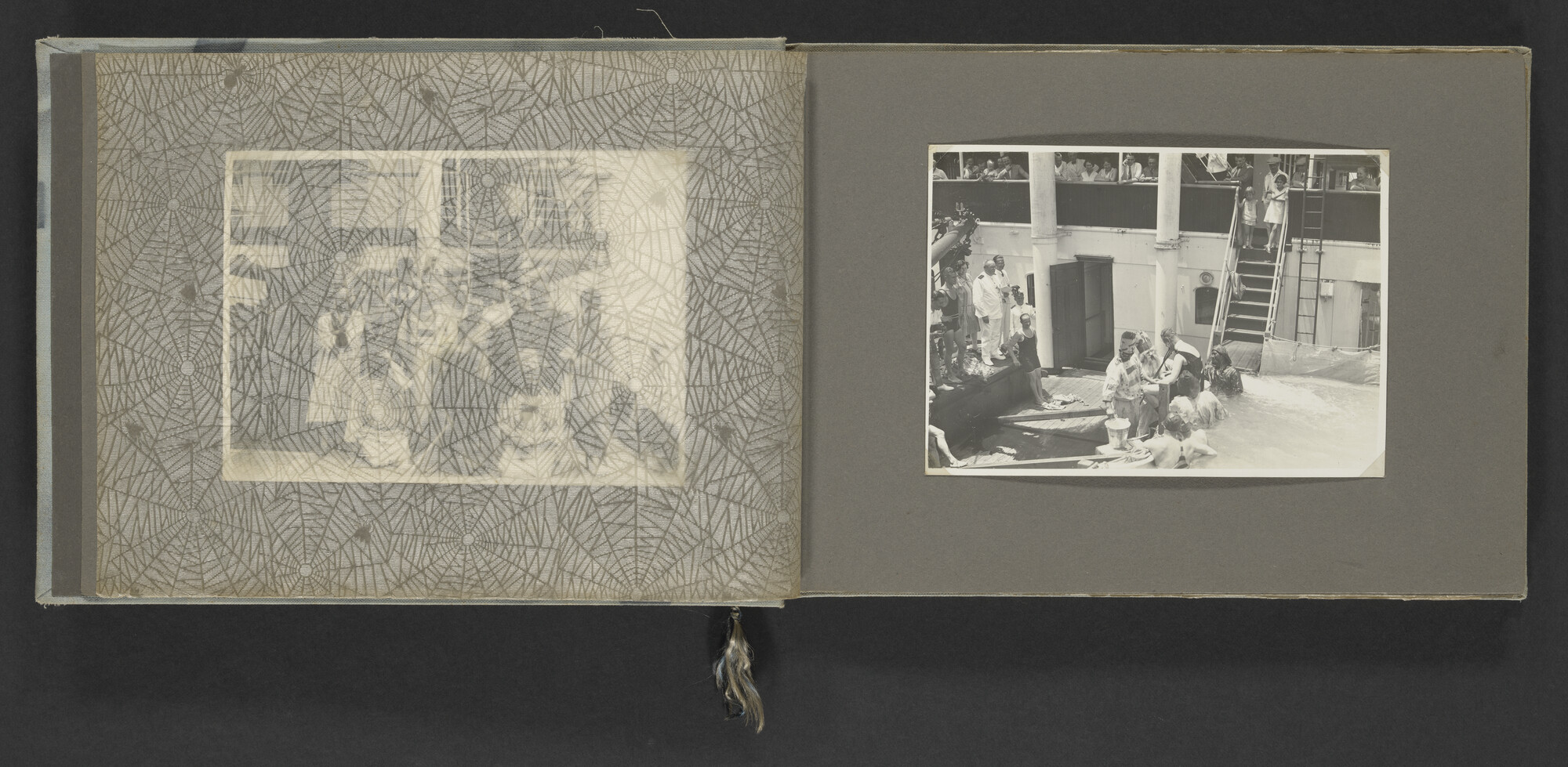 2024.3841; Fotoalbum van C.J. (Kees) de Vries, machinist op schepen van de Koninklijke Hollandsche Lloyd tussen 1928 en 1934; fotoalbum