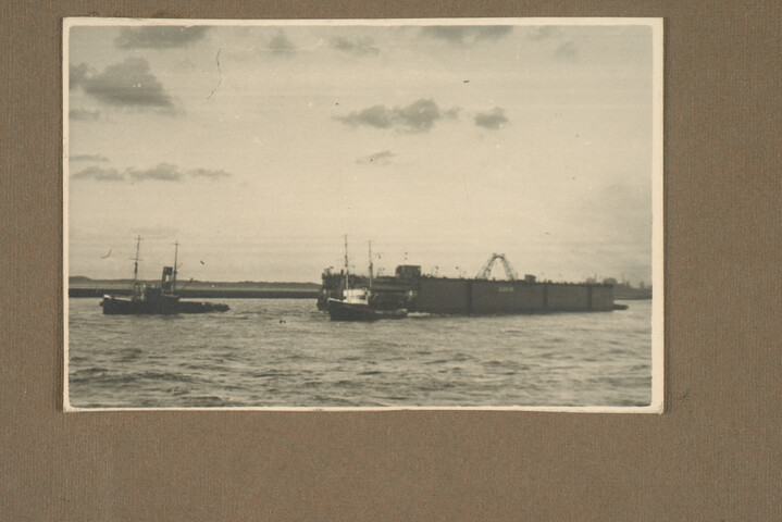 2001.1755; Omslag met vele foto's en knipsels van meest bergingsactiviteiten door Reederij v/h Gebroeders Goedkoop te Amsterdam in de periode 1929 / 1949; omslag