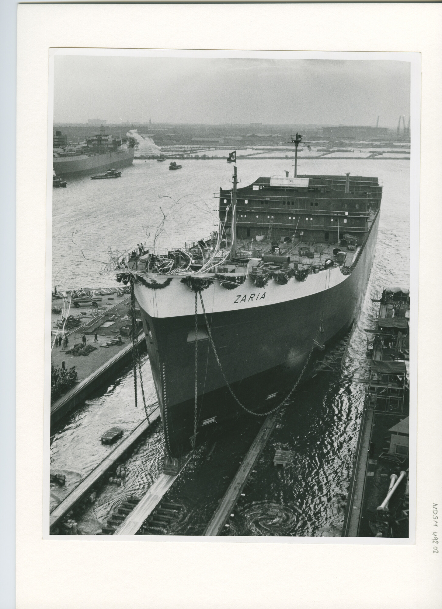 S.5444(2853)3; Foto van de tewaterlating van de turbinetanker Zafra van Petroleum Maatschappij La Corona; foto