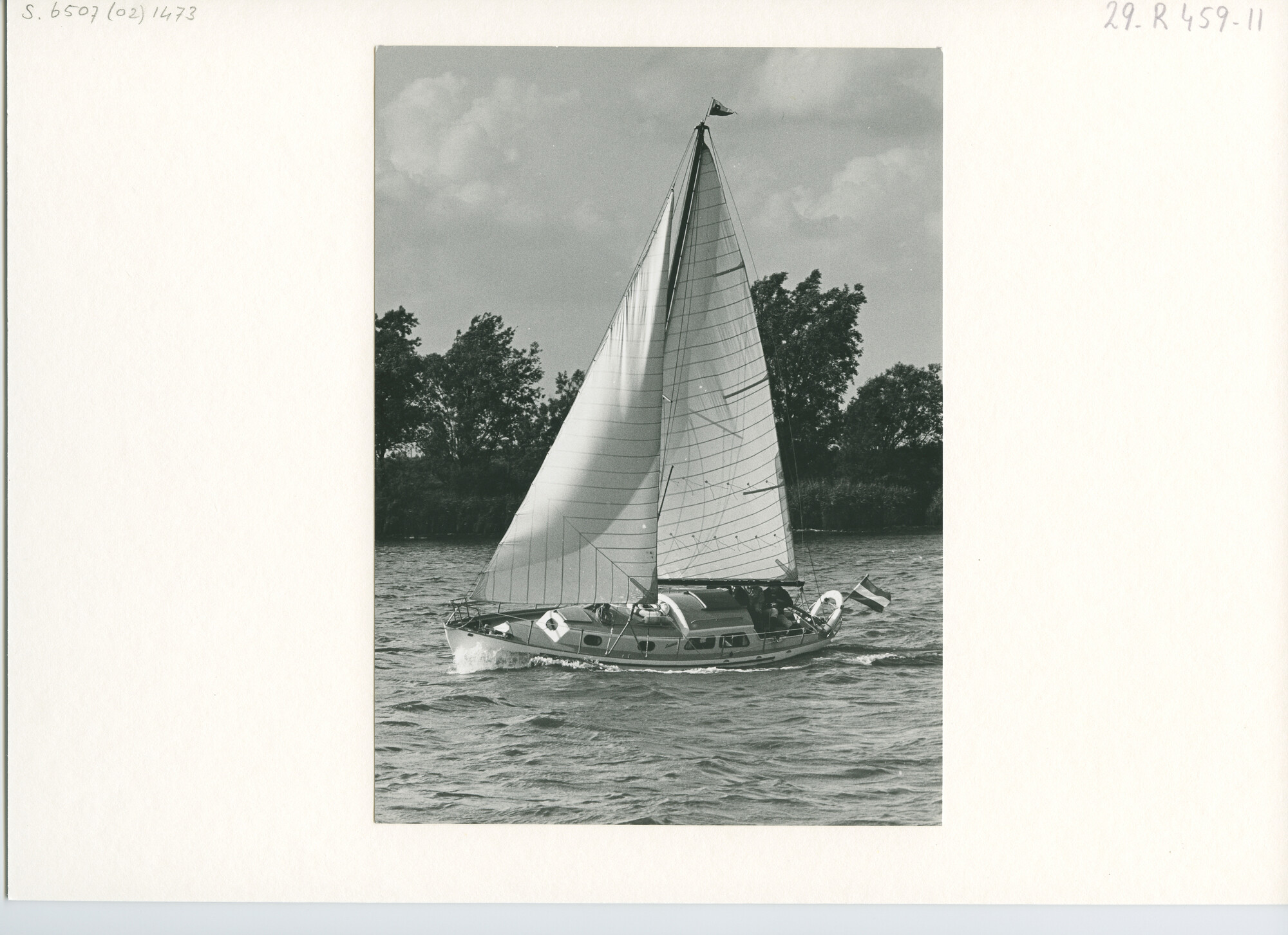 S.6507(02)1473.05; Zwart-wit foto van deelnemers aan de 5-eilandentocht bij Dordrecht; foto