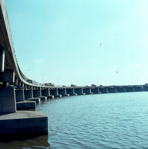 S.9100(1366); Dia brug over het Amsterdam-Rijnkanaal; diapositief